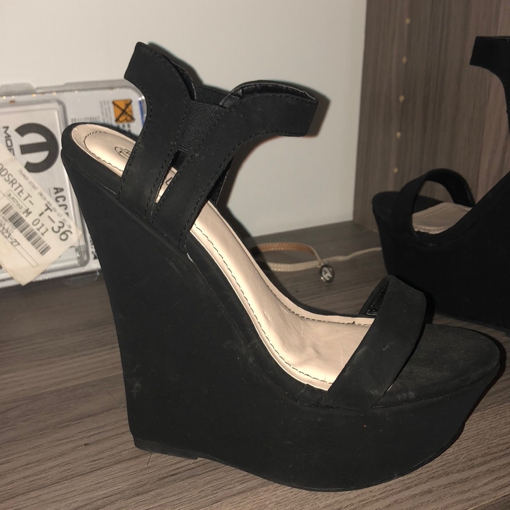 Black heel sandals